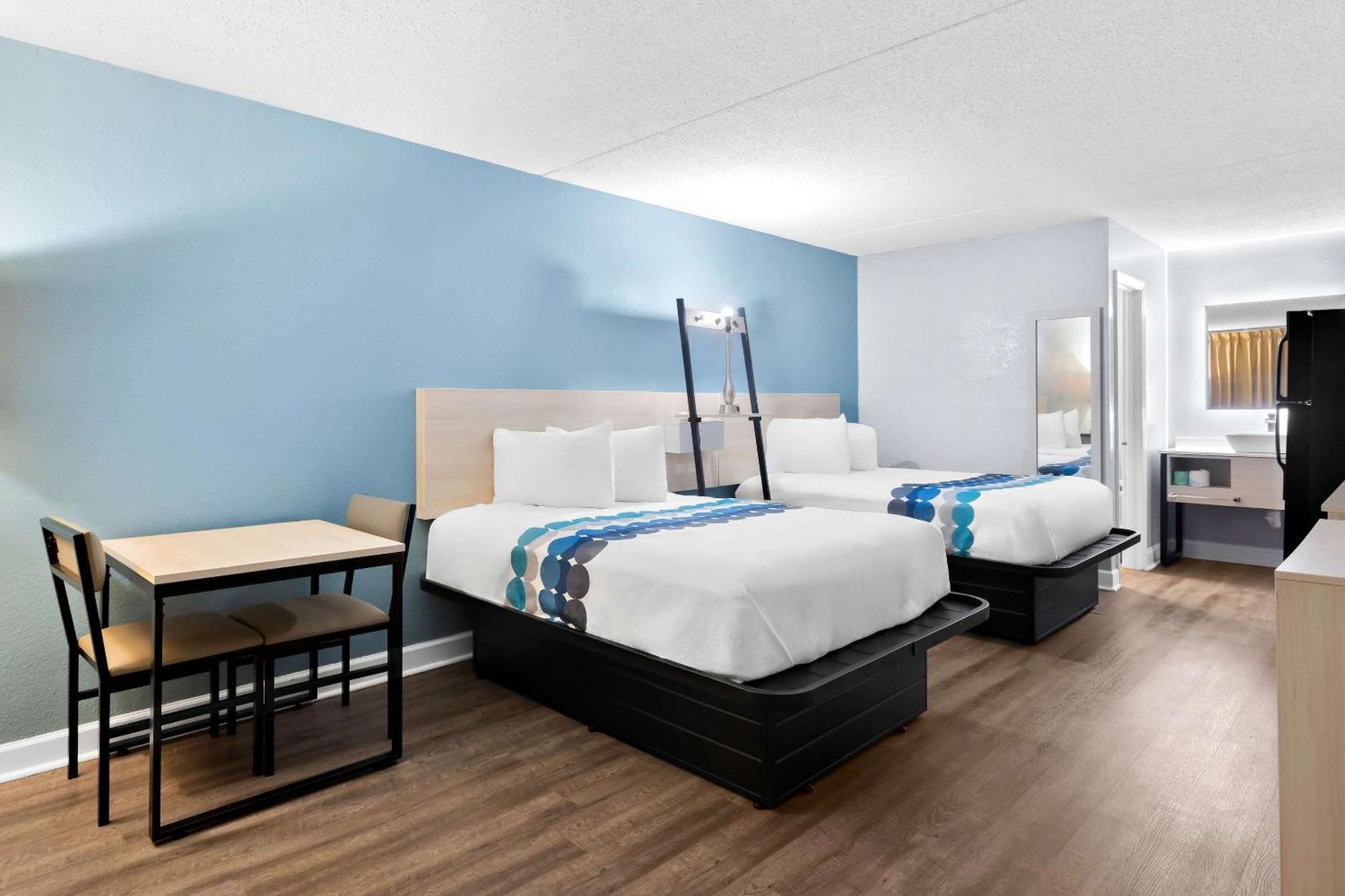 Suburban Studios By Choice Hotels - Award Winning - New 2024 - Walk To Eateries & Grocery - Ultra Sparkling - Garden Rooms - Designer Lighting & Right Off I-95 - Proudly An All American Managed Property Брансуик Экстерьер фото