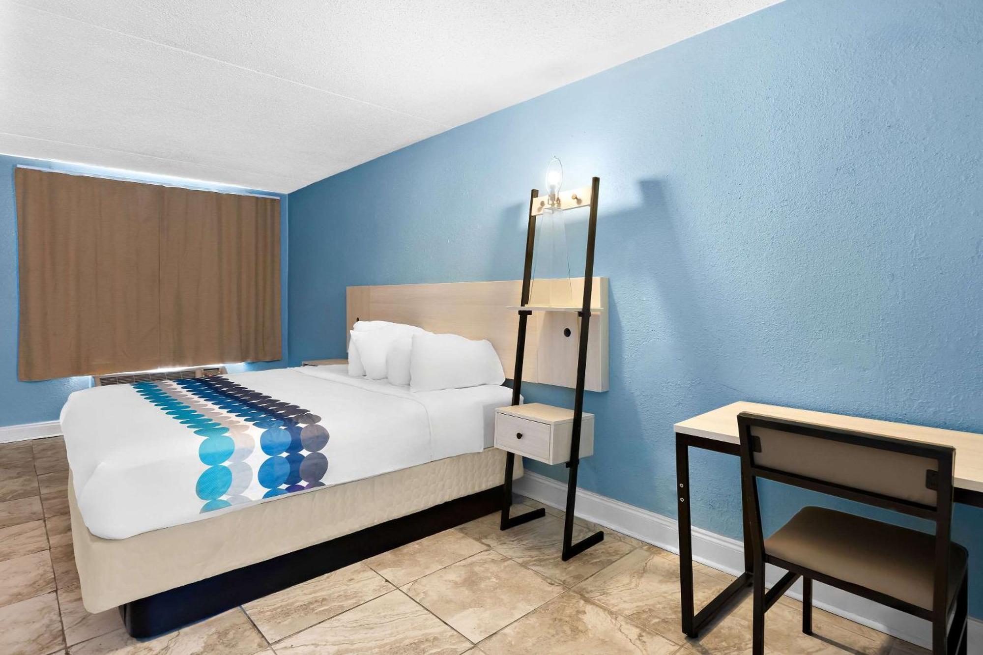 Suburban Studios By Choice Hotels - Award Winning - New 2024 - Walk To Eateries & Grocery - Ultra Sparkling - Garden Rooms - Designer Lighting & Right Off I-95 - Proudly An All American Managed Property Брансуик Экстерьер фото