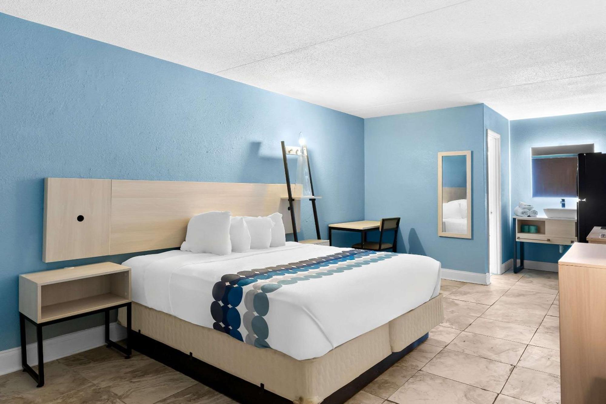 Suburban Studios By Choice Hotels - Award Winning - New 2024 - Walk To Eateries & Grocery - Ultra Sparkling - Garden Rooms - Designer Lighting & Right Off I-95 - Proudly An All American Managed Property Брансуик Экстерьер фото